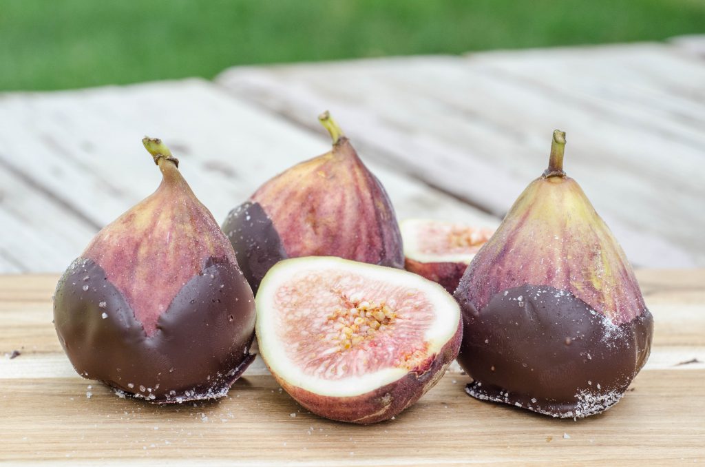 Chocolate-dipped figs