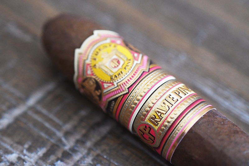 Arturo Fuente's Rare Pink Vintage 1960's Series Cigars | Source: Casas Fumando