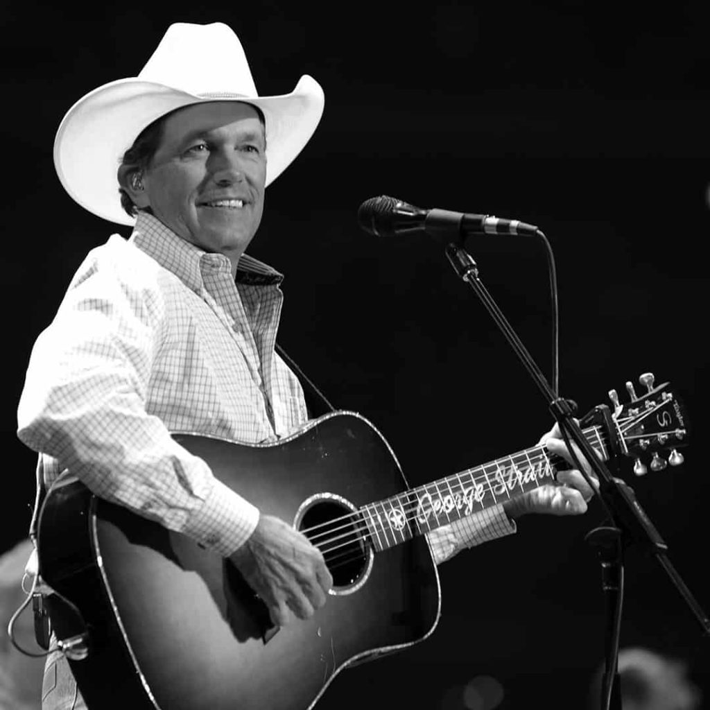 Country music superstar and Código 1530 Ambassodor George Strait | Source; Country Music Hall of Fame Museum