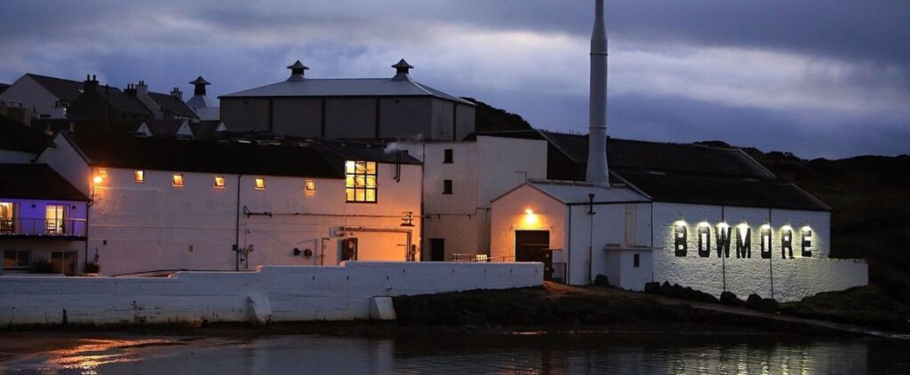 Bowmore Distillery | Source: Whiskey Antique