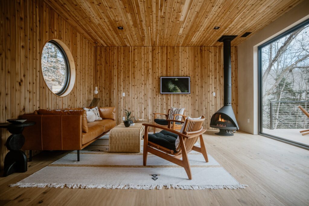 Bungalow interior at The Cliffs | Source: The Cliffs at Hocking Hills